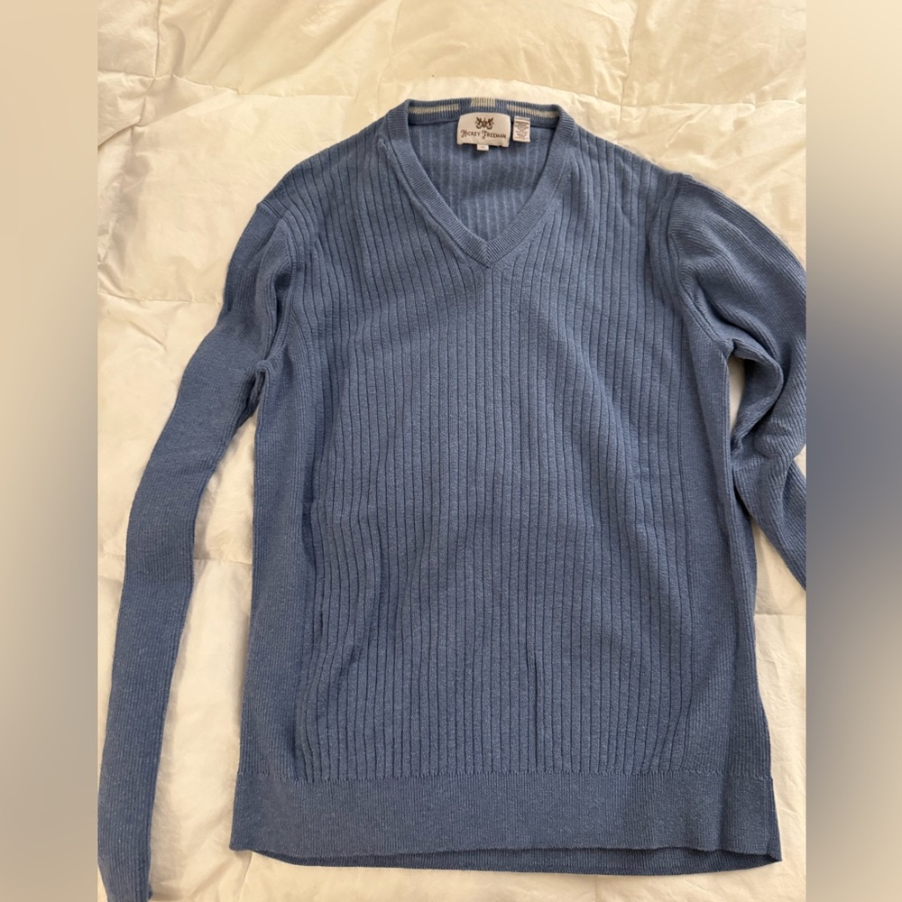 Hickey Freeman lighter blue V-neck ribbed sweater